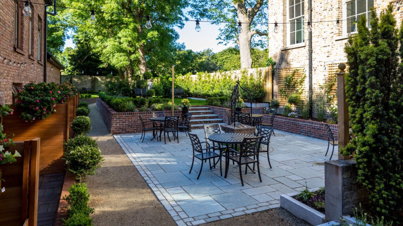 Outdoor seating on dublin